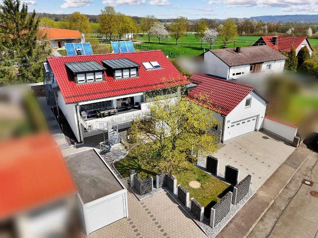 Attraktives Einfamilienhaus mit Einliegerwohnung und umfangreichen Parkmöglichkeiten