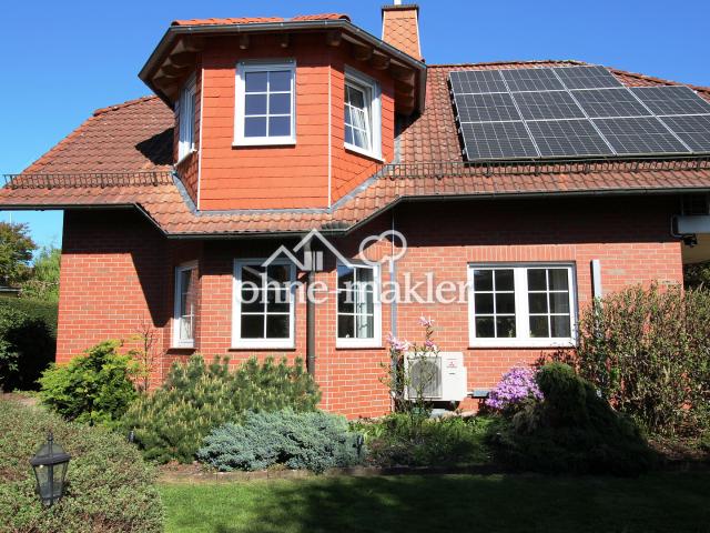 Attraktives Einfamilienhaus mit Wärmepumpen, PV Anlage mit Speicher und traumhaften Garten