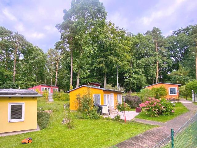 Attraktives Ferienensemble auf großzügigem Naturgrundstück mit fünf modernisierten Bungalows