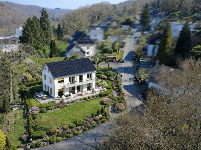 Attraktives Grundstück zur Bebauung mit Zweifamilienhaus. projektiert, noch nicht gebaut