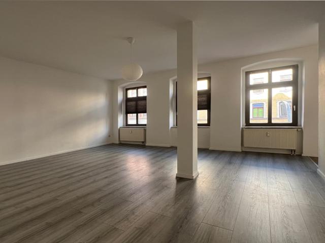 Attraktives Laminat…großes Wohnzimmer – ID 68