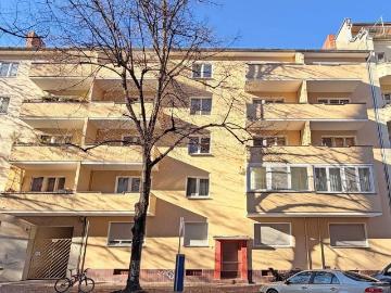 Attraktives Mehrfamilienhaus mit 13 Wohnungen und Dachgeschossausbau Investieren in Berlin!
