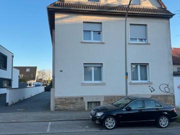 Attraktives Mehrfamilienhaus mit 3 Einheiten, Garagen etc