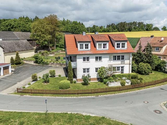 Attraktives Mehrfamilienhaus mit 3 Wohneinheiten, Sauna und naturnahem Wohnumfeld