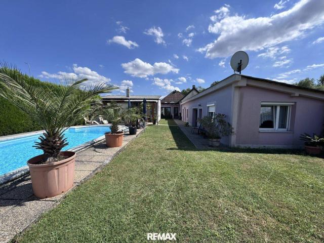 Attraktives Mehrfamilienhaus mit Garten, Terrasse, Pool & Garage!