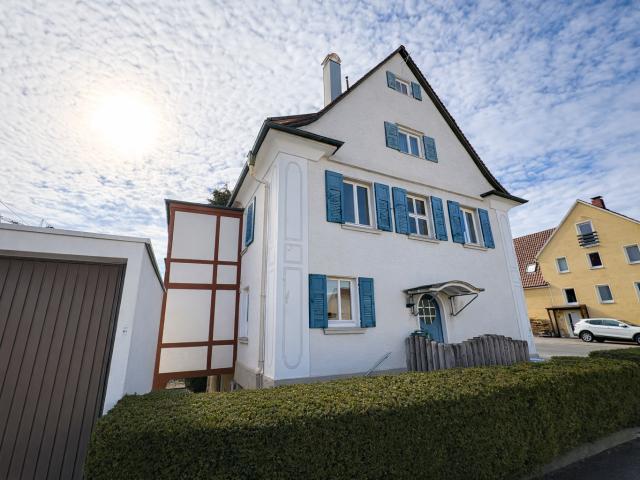 Attraktives Mehrfamilienhaus mit großem Garten und Entwicklungspotenzial