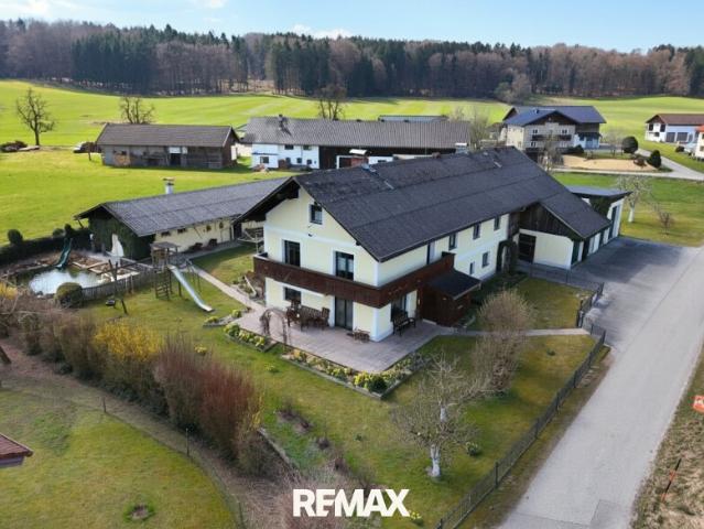 Attraktives Mehrfamilienhaus mit großem Grundstück und Schwimmteich in Feldkirchen bei Mattighofen