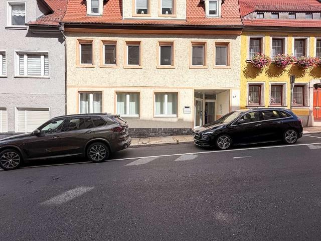 Attraktives Mehrfamilienhaus mit großzügiger Gewerbeeinheit in zentraler Lage