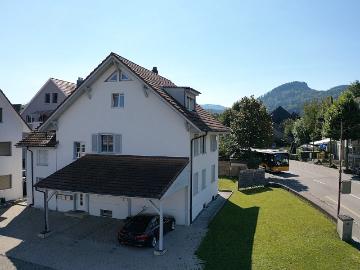 Attraktives Mehrfamilienhaus an zentraler Lage in Wahlen b. Laufen