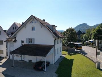 Attraktives Mehrfamilienhaus an zentraler Lage in Wahlen b. Laufen