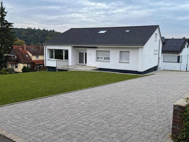 Attraktives Mehrfamilienhaus in Bernstadt Provisionsfrei