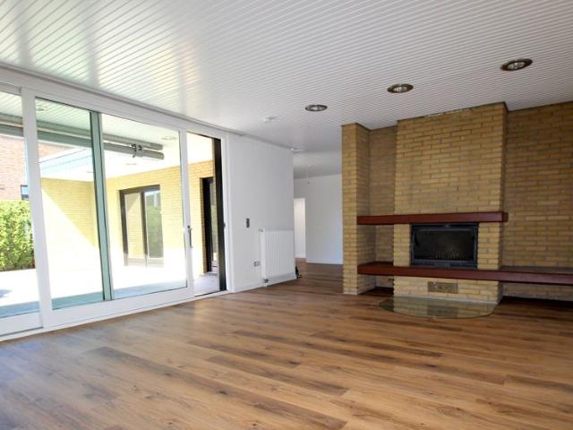 Attraktiver Bungalow mit Garage, Terrasse und Kamin in stadtnaher, begehrter Wohnlage in Oldenburg