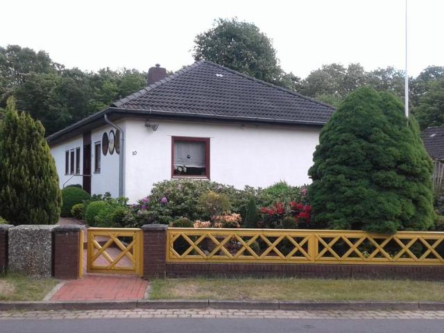 Attraktiver Bungalow mit neuer Heiztechnik, großem Grundstück & v