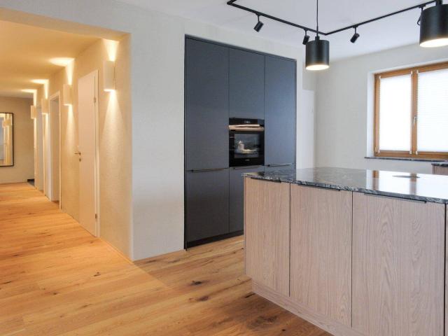 Attraktiver Preis Sanierte Gartenwohnung, ca. 130 m² Wohnfläche Garage & Pelletsheizung!