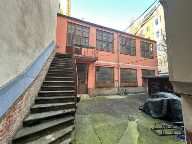 Attraktiver Rohdachboden mit Loft Town House mit enormen Potential in Bestlage des 7. Bezirk