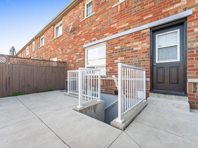 Att/Row/Townhouse Property
