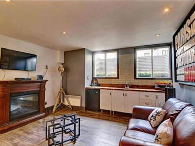 Atwater 5 1/2 Furnished Semi Basement