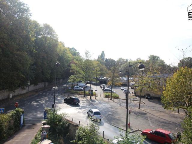 ATYPIQUE F3 AVEC TERRASSE ET PARKING
