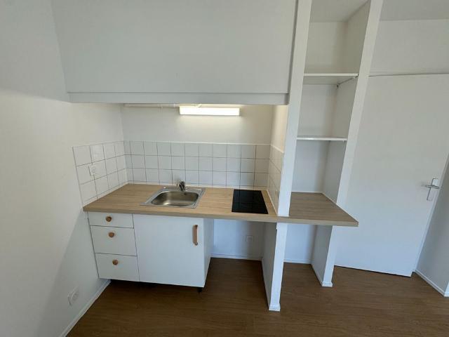 AU BORD DU CANAL Location Appartement tours: 18.02 m2