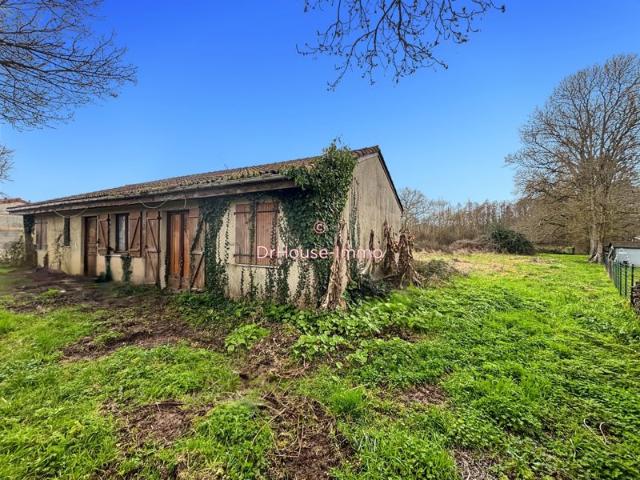 Au cœur du calme de Gauriaguet, une maison à réinventer avec son terrain de 3292m2