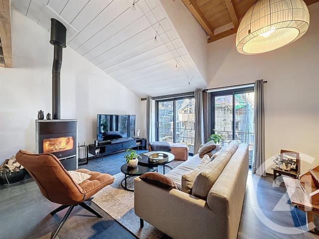 Au cœur du centre bourg de Taninges, là où la vie de village. 137m² Taninges Praz de Lys Sommand