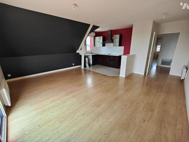 Au c?ur du centre bourg de Saint ERBLON, bel appartement T3 51m² carrez / 62m² au sol, situé.