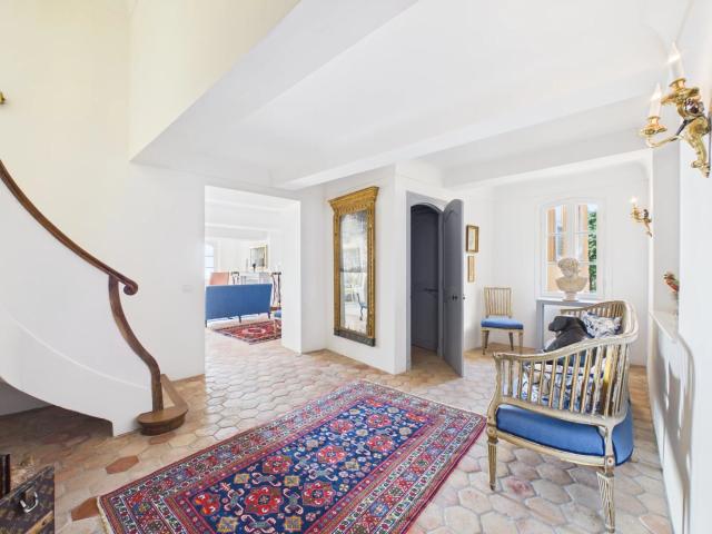 Au cœur du charmant village de Châteauneuf, tombez amoureux. 326m² Châteauneuf Grasse