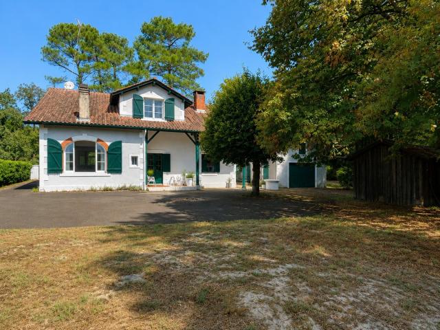 Au Cœur Du Parc Naturel Régional Des Landes De Gascogne 181m² Vert