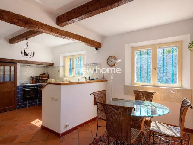 Au cœur du village de Saint Paul en Forêt, découvrez cette p. 120m² Saint Paul en Forêt