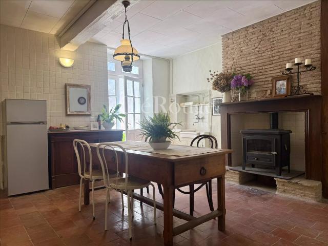 Au cœur d’Eymet – Maison de caractère avec grange et cour pl. 100m² Eymet