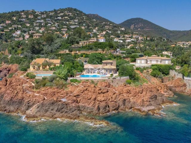 Au cœur d’un domaine confidentiel face à la Méditerranée T. 173m² Théoule sur Mer