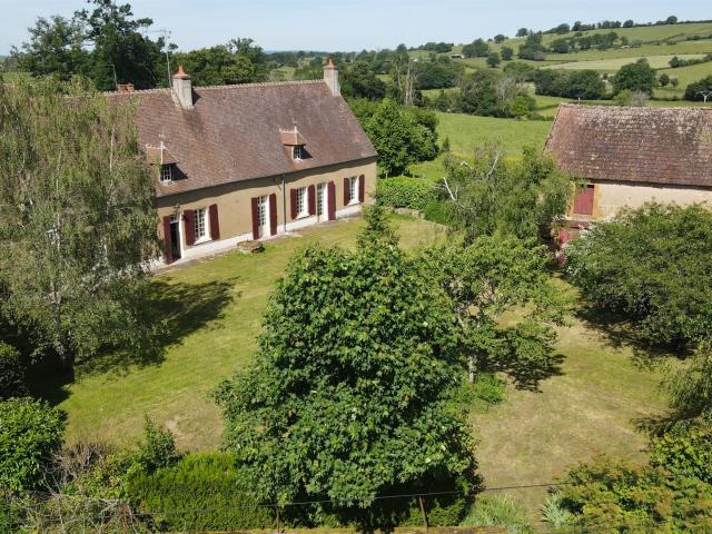 Au cœur de notre belle campagne nivernaise, maison d’habitat. 200m² Anthien