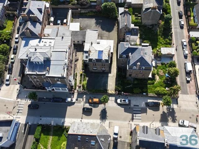 Au cœur de Dinard, à proximité immédiate des commerces et à. 317m² Dinard