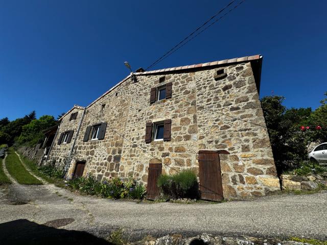 Au cœur de l’Ardèche Verte Authentique maison en pierre avec. 129m² Satillieu