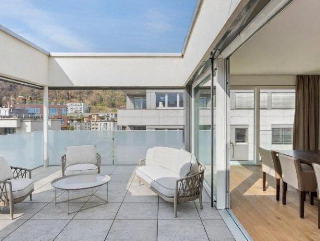 Au cœur de Paradiso, appartement mansardé de 3,5 pièces avec terrasse et jardin sur le toit