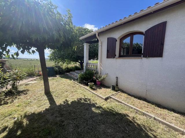Au calme, avec magnifique vue dégagée, villa plain pied 3 chambr
