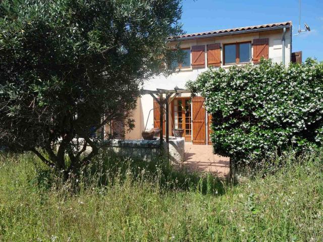 Au calme dans un hameau avec commerces à proximité 130m² Saint Seurin de Cursac