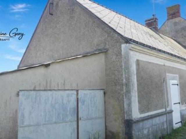 Au calme, découvrez cette maison avec jardin, garage et grenier aménageable offrant un beau potentiel d’évolution
