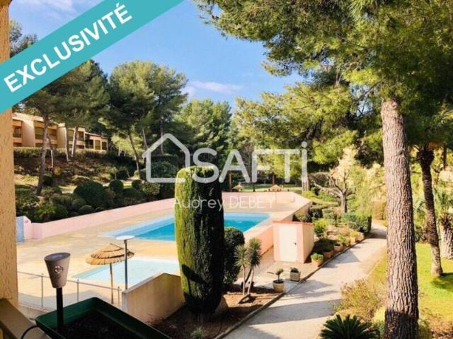 Au calme en position dominante appartement avec piscine à pied des plages, courts de tennis, aires de jeux pour enfants, terrain de boules, bar/snack