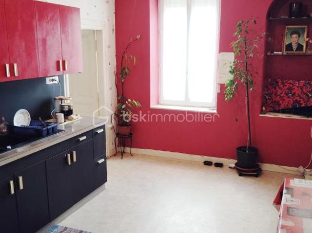 Au calme, maison de 105 m2 habitables SANS TRAVAUX avec garage et sous sol sur 3131 m2 de terrain dont une partie constructible