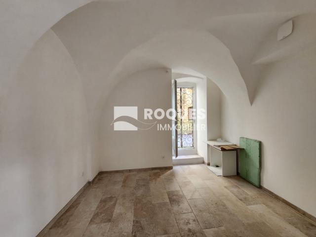 Au Caylar, maison de village R+1