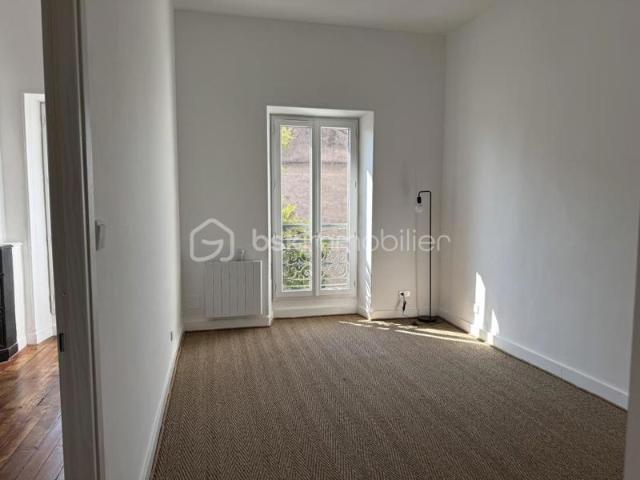 Au centre de HYERES 83400, DANS LE CARRÉ D'OR, HYPER CENTRE, APPARTEMENT DE 58,05 M2 ENTIÈREMENT RÉNOVÉ