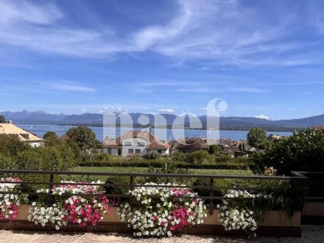 Au centre de Nyon avec vue sur le lac et le château Appartement d’exception de 4.5 pièces avec grande terrasse et vue sur le lac