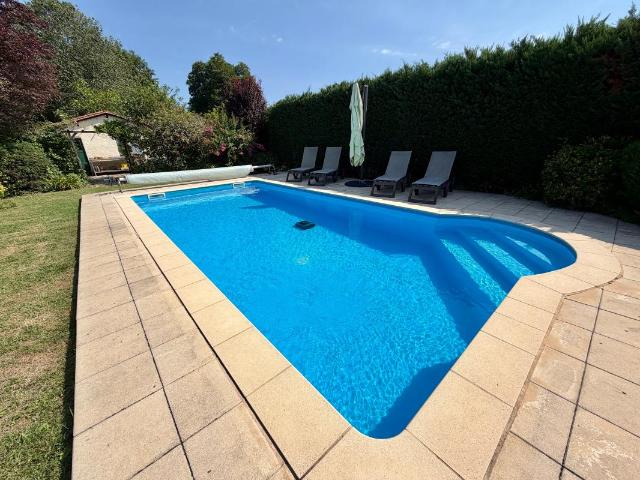 Au centre de Trémolat avec piscine