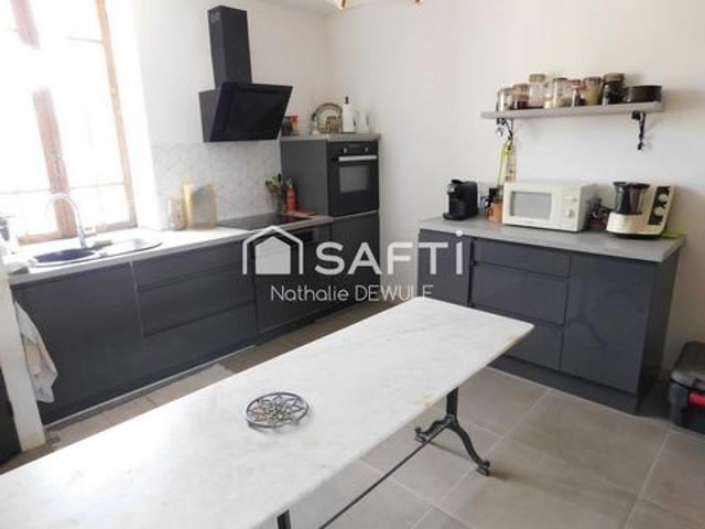 Au centre du triangle SOISSONS/LAON/REIMS et à 1h30 de PARIS: Maison de caractère 3 chambres, séjour, cuisine, salle d'eau, salle de réception, jardin, sous sol et combles