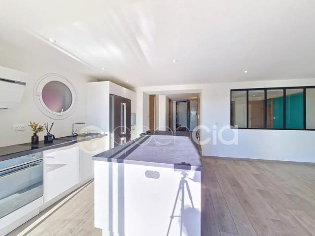 Au centre du village de Spéracèdes, superbe appartement en rez de jardin !