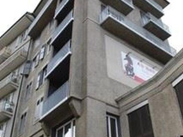 Au centre ville de Neuchâtel, dans un quartier vivant.