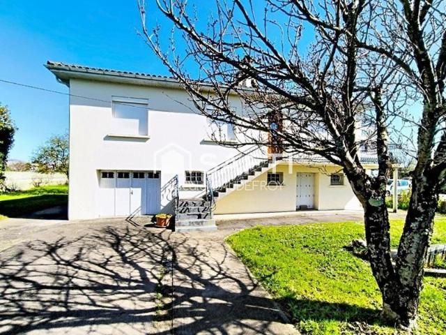 Au coeur de jonzac, maison sur sous sol developpant 158 m² + 80 m² garage