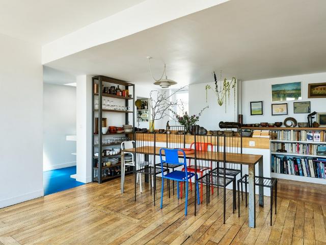 Au coeur de la très recherchée rue des Martyrs, ce duplex in. 110m² Paris 4ème