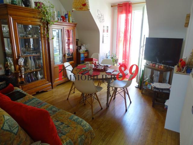 Au coeur de la ville, agréable maison avec double garage, VENDUE LOUÉE
